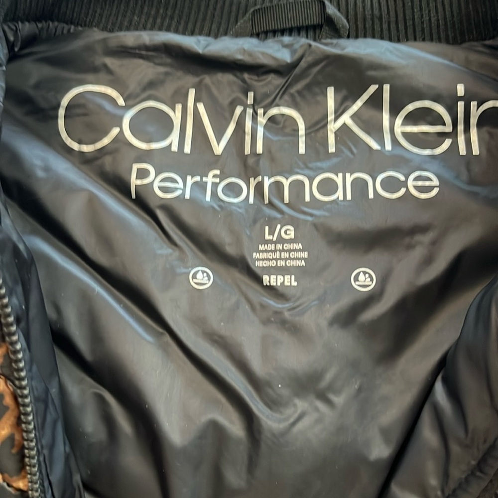 Calvin Klein puffer vest. Animal print. Cropped. Water repellent. Size Large EUC - Picture 4 of 6